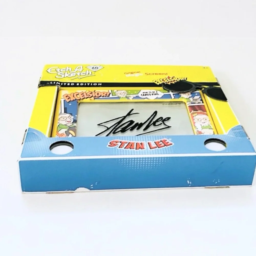Etch A Sketch Classic Limited-Edition Stan Lee - Picture 3 of 7